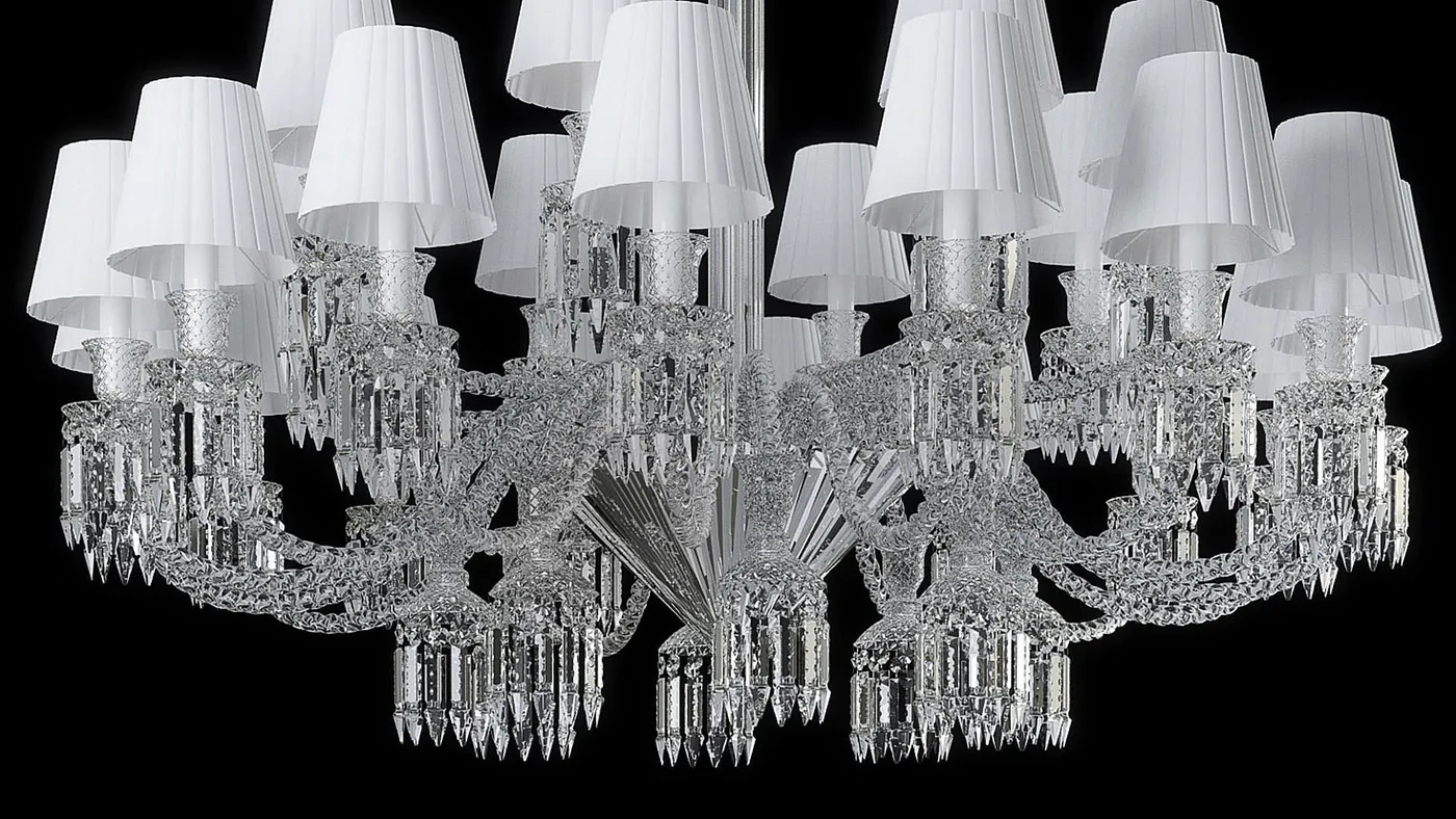 Collezione Montenapoleone: lampadario in cristallo incolore con paralumi chiari, su fondo nero.